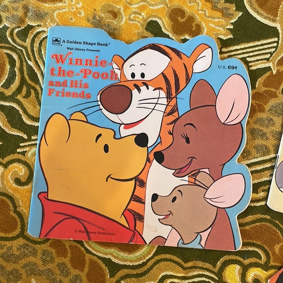 Disney 70s Golden shape books bundle: Tigger, dumbo, Winnie the Pooh & friends - Picture 2 of 9